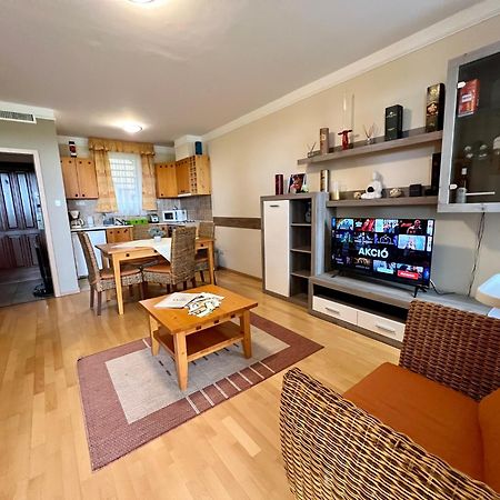 Luxus Golf Apartment Bük Buitenkant foto