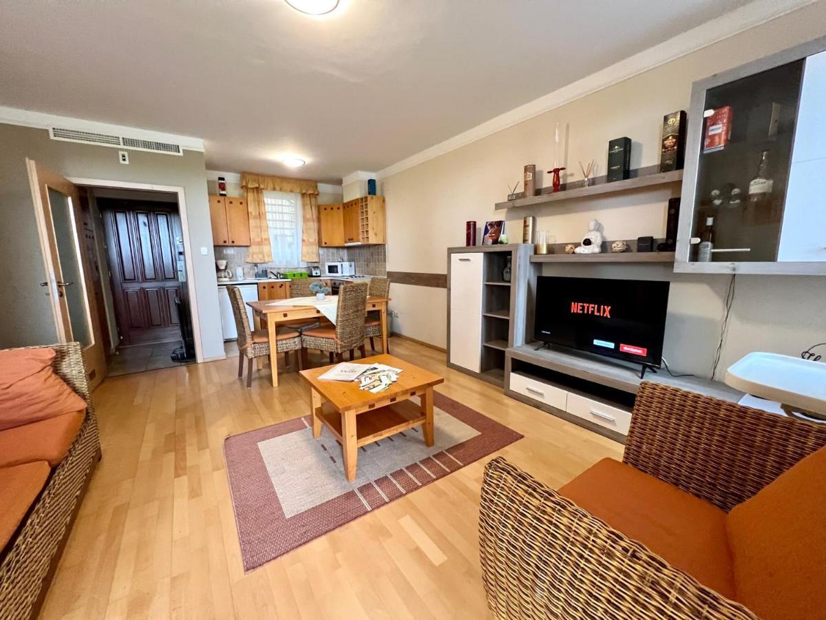 Luxus Golf Apartment Bük Buitenkant foto