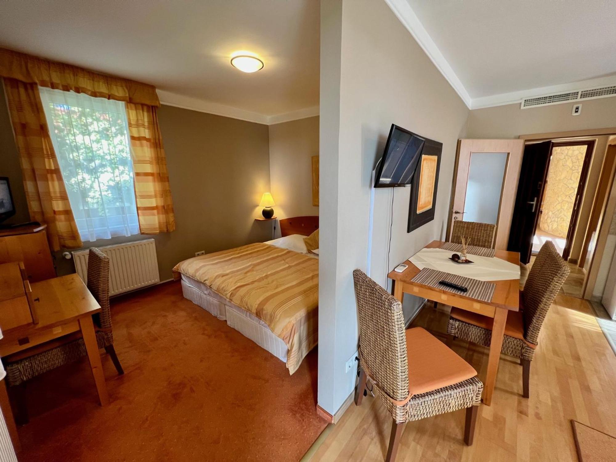 Luxus Golf Apartment Bük Buitenkant foto
