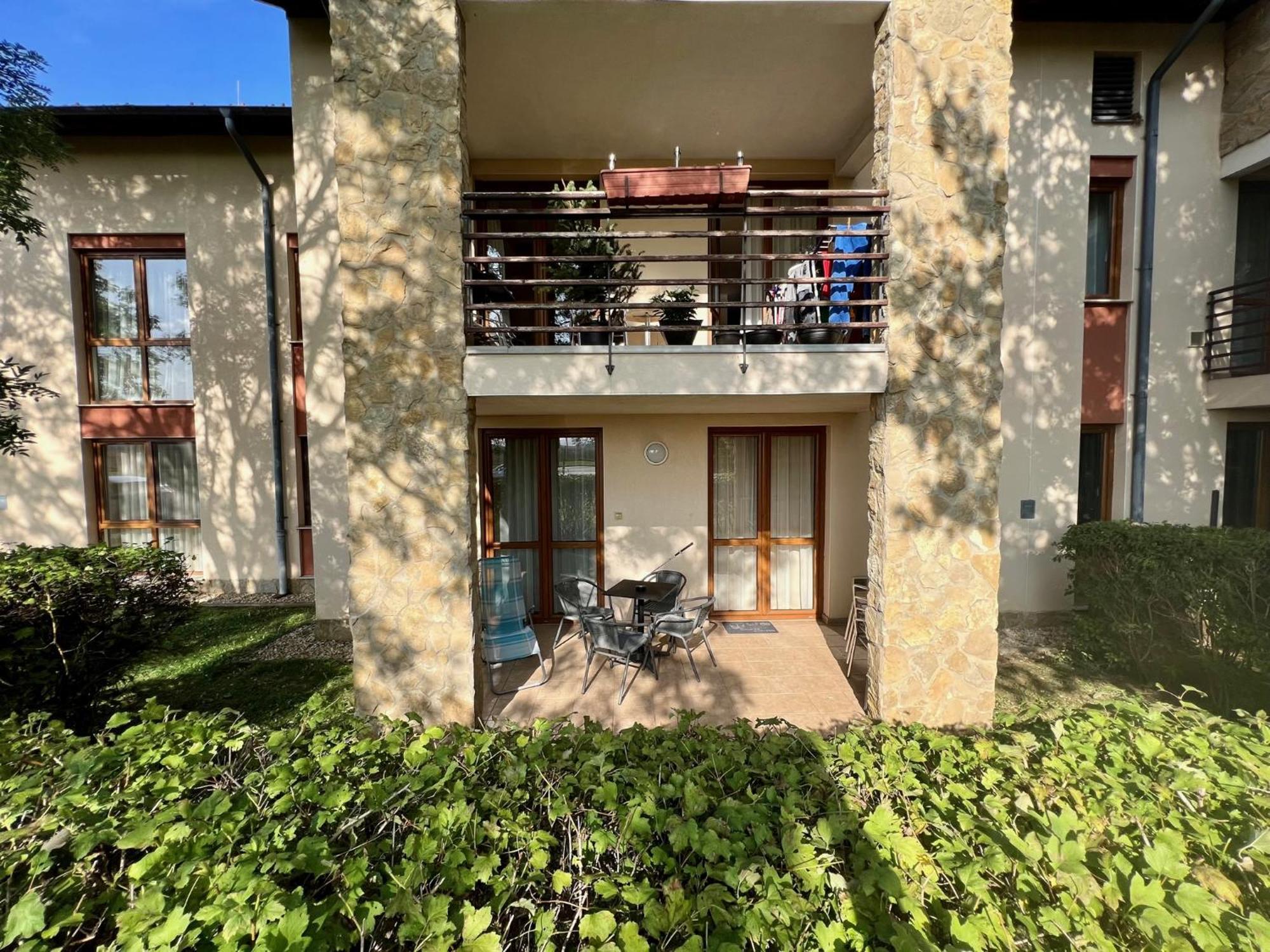 Luxus Golf Apartment Bük Buitenkant foto