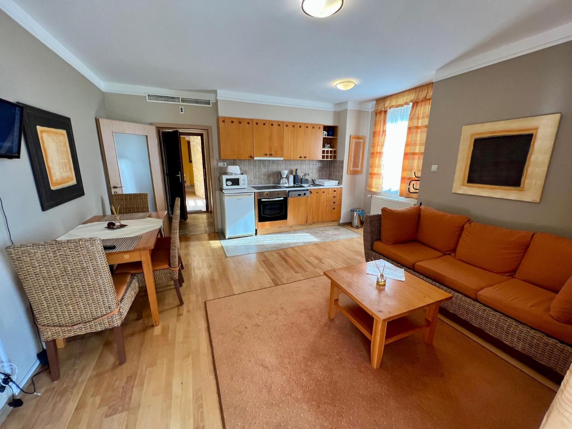 Luxus Golf Apartment Bük Buitenkant foto