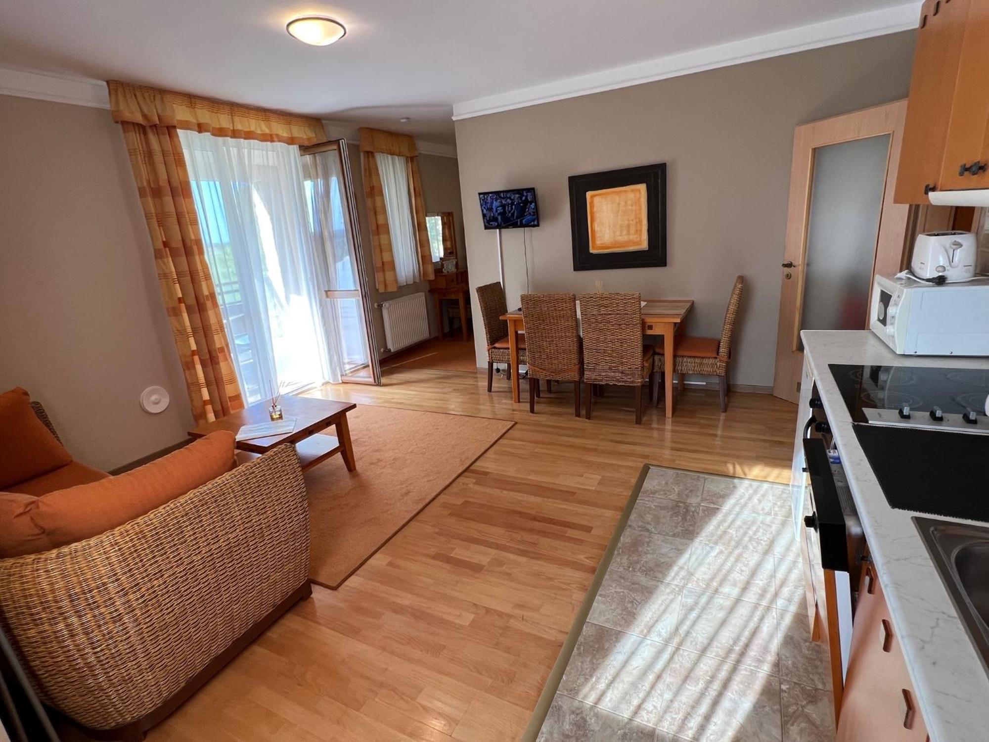 Luxus Golf Apartment Bük Buitenkant foto