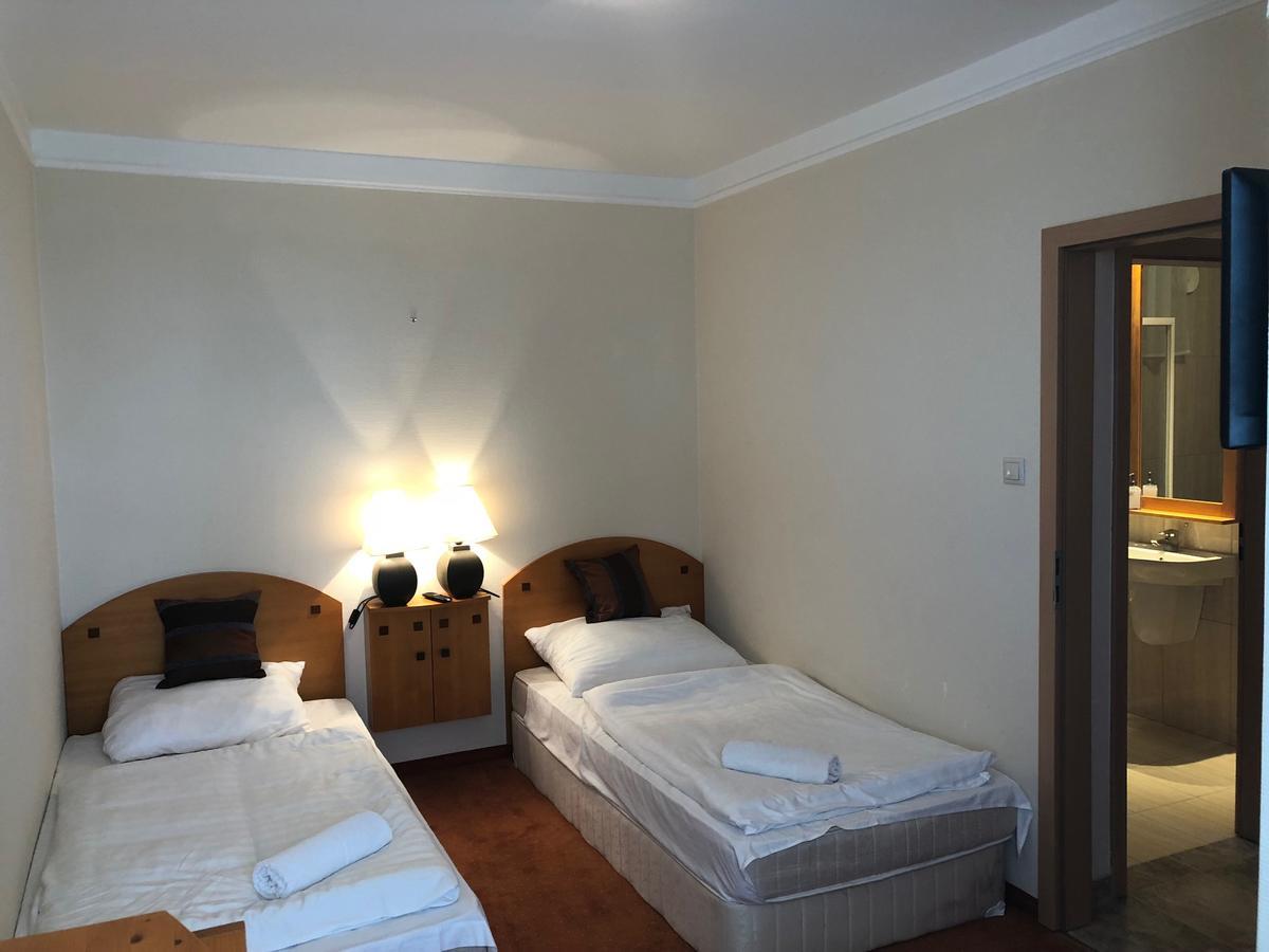 Luxus Golf Apartment Bük Buitenkant foto