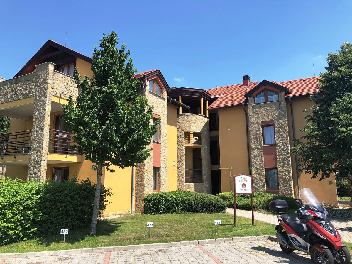 Luxus Golf Apartment Bük Buitenkant foto